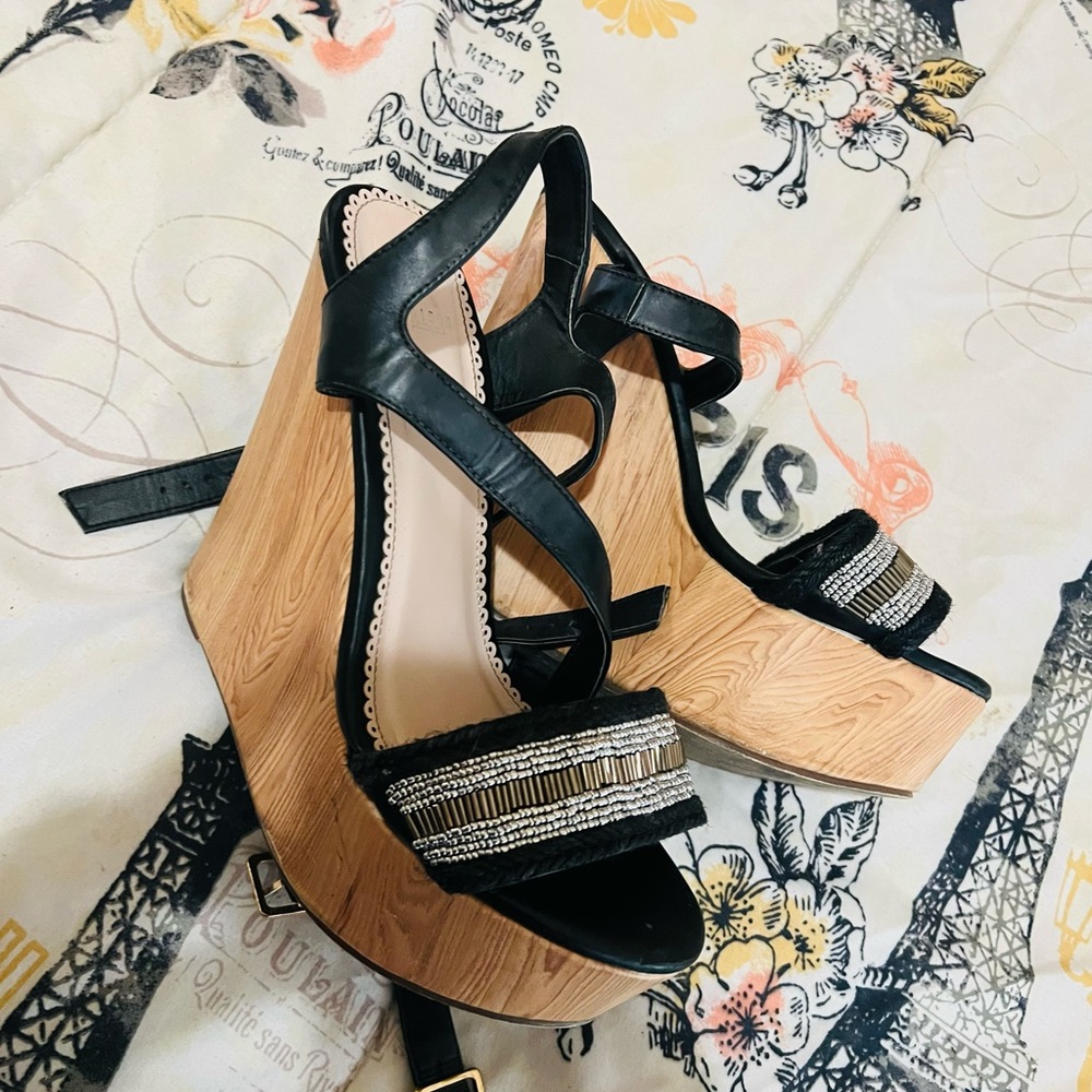 Size 9 wedges, like new